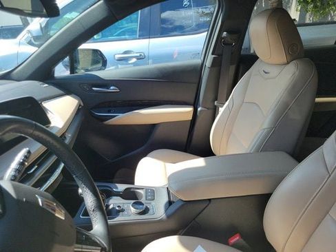 Used 2025 Cadillac XT4 Premium Luxury FWD image 9