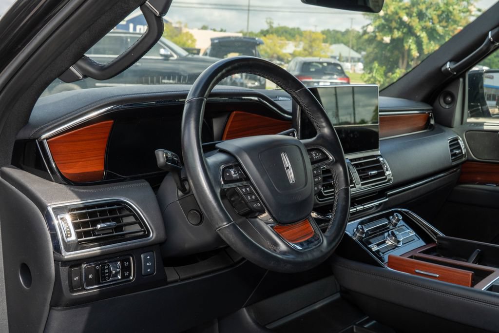 Used 2024 Lincoln Navigator Reserve AWD/4WD image 12
