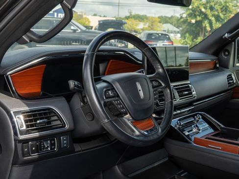 Used 2024 Lincoln Navigator Reserve AWD/4WD image 12
