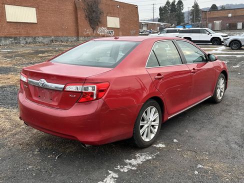 Used 2014 Toyota Camry XLE image 8