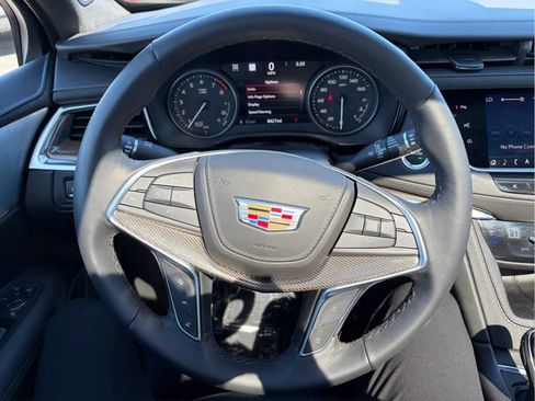 Used 2024 Cadillac XT5 Premium Luxury w/ Platinum Package AWD/4WD image 12