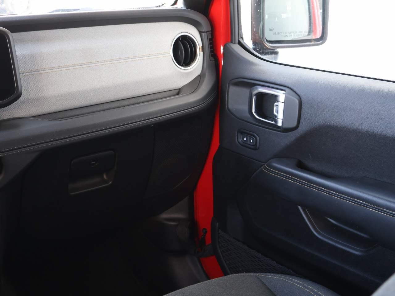 Used 2025 Jeep Wrangler Unlimited Sahara w/ Safety Group AWD/4WD image 12