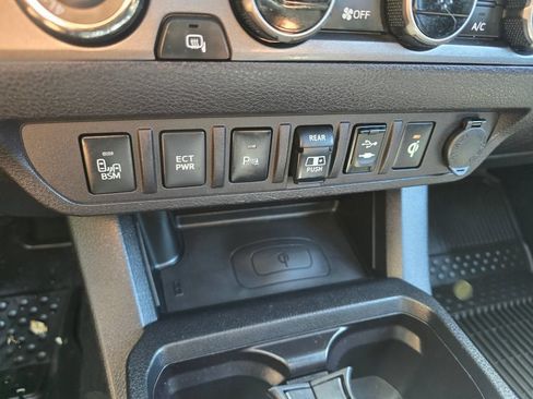 Used 2018 Toyota Tacoma TRD Off-Road AWD/4WD image 24