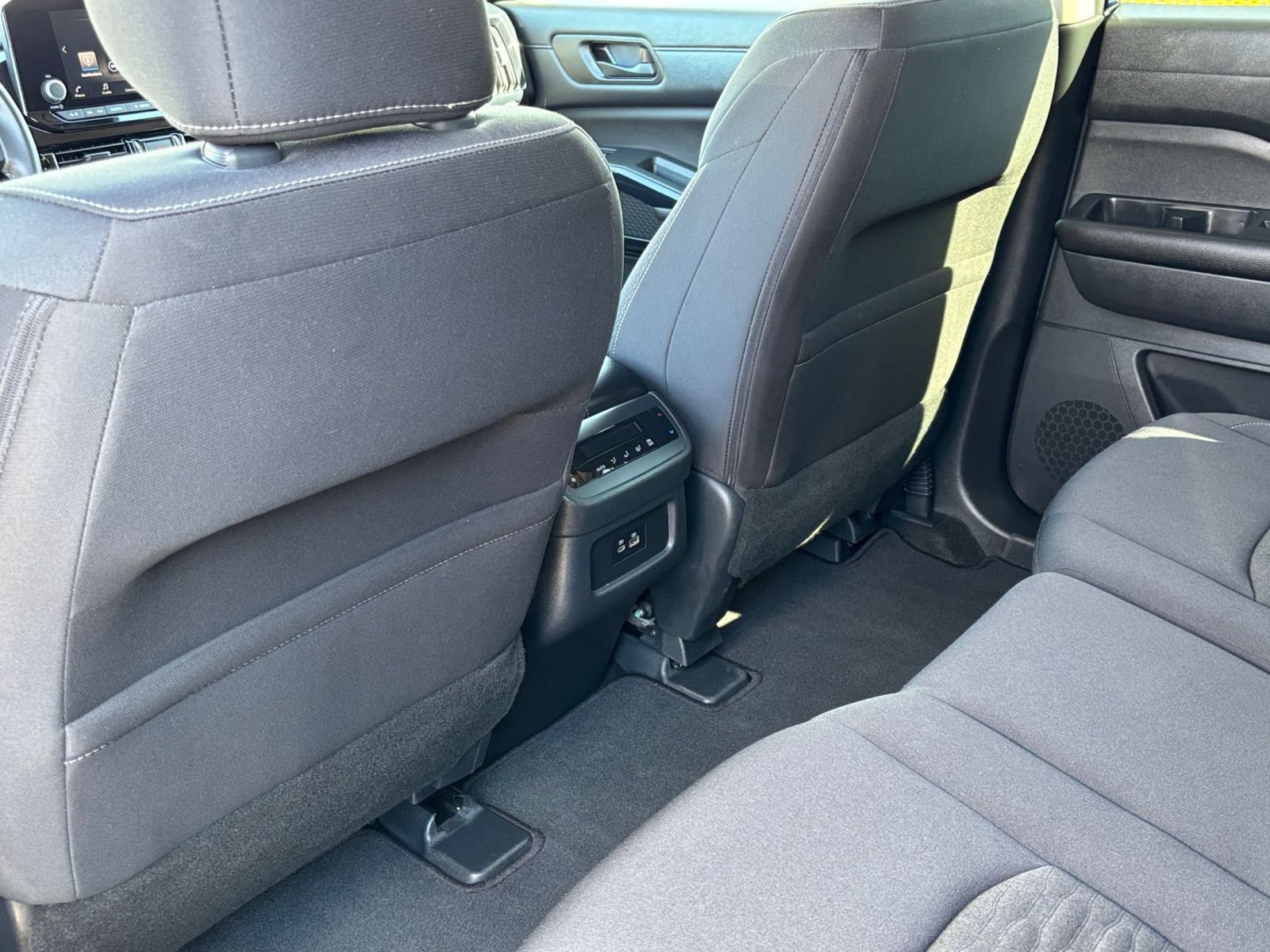 Used 2025 Nissan Pathfinder SV FWD image 24