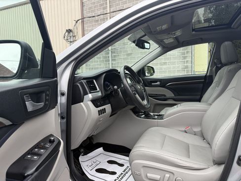 Used 2014 Toyota Highlander Limited AWD/4WD image 11