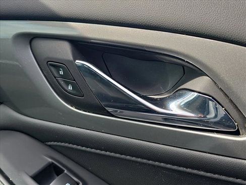 Used 2023 Chevrolet Traverse LT image 24