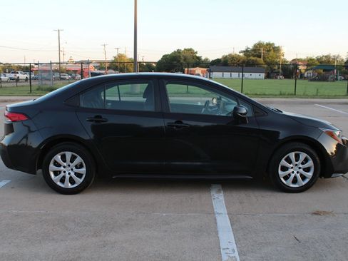Used 2022 Toyota Corolla LE FWD image 6