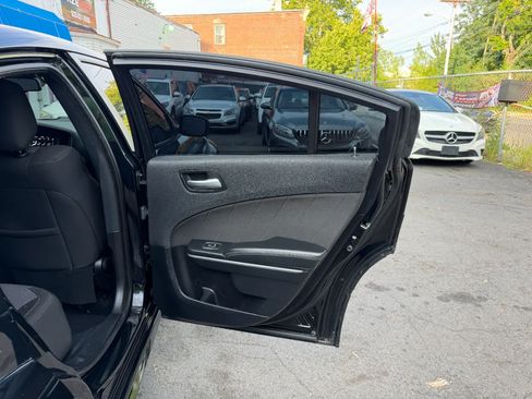 Used 2020 Dodge Charger SXT AWD/4WD image 31