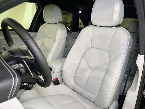 New 2026 Porsche Macan AWD/4WD image 17