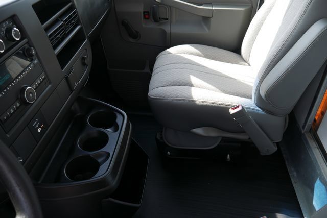 Used 2016 Chevrolet Express 3500 RWD image 16