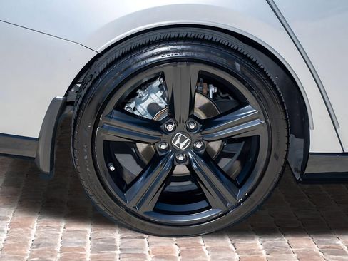 Used 2025 Honda Accord Sport image 40