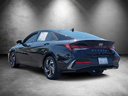 Certified 2025 Hyundai Elantra Sport FWD image 4