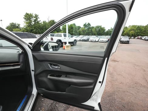 Used 2024 Nissan Ariya AWD image 13