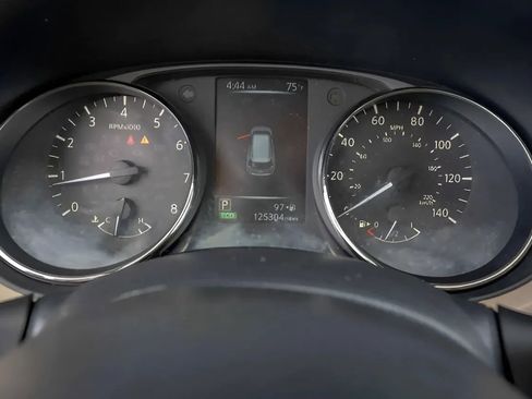 Used 2017 Nissan Rogue S image 19