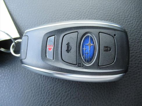 Used 2022 Subaru Forester Premium AWD/4WD image 32