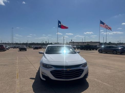 Used 2024 Chevrolet Malibu LT FWD image 4