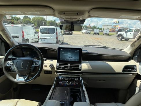Used 2019 Lincoln Navigator Reserve AWD/4WD image 20