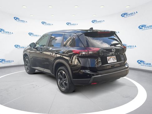 Used 2024 Nissan Rogue SV FWD image 3