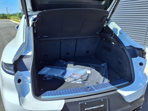 Certified 2025 Porsche Cayenne image 26