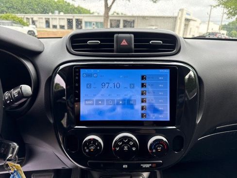 Used 2016 Kia Soul FWD image 24