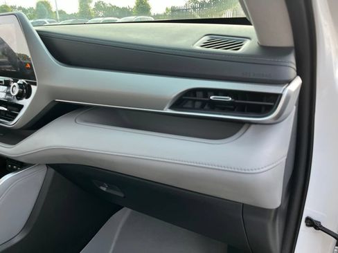 Used 2021 Toyota Highlander Platinum FWD image 31