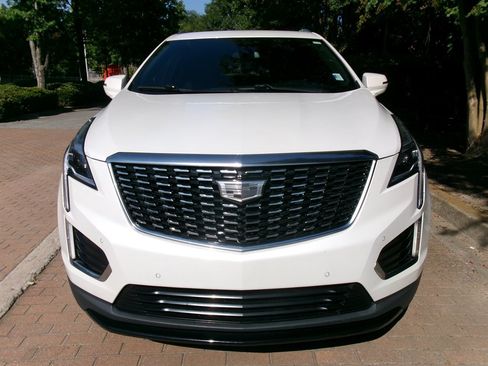Used 2022 Cadillac XT5 Luxury w/ LPO, Radiant Package FWD image 2