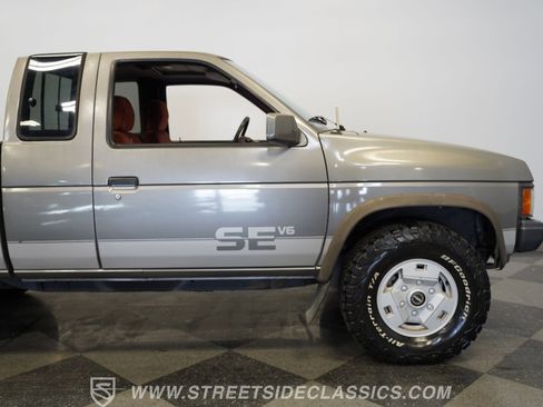 Used 1989 Nissan Pickup 4x4 King Cab V6 image 34