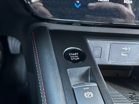 Used 2025 Nissan Kicks SR w/ SR Premium Package AWD/4WD image 23