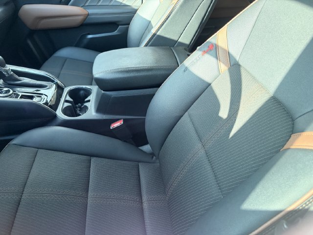 Used 2025 GMC Canyon AT4 AWD/4WD image 5