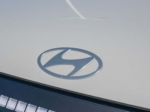 New 2026 Hyundai Ioniq 9 Limited AWD/4WD image 13