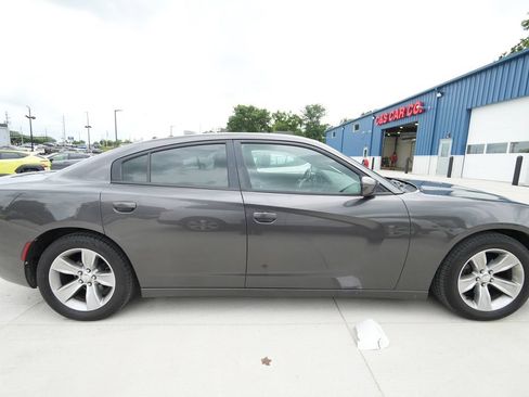 Used 2016 Dodge Charger SXT RWD image 4