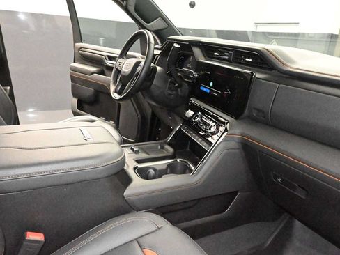 Used 2024 GMC Sierra 2500 AT4 w/ AT4 Premium Plus Package AWD/4WD image 42