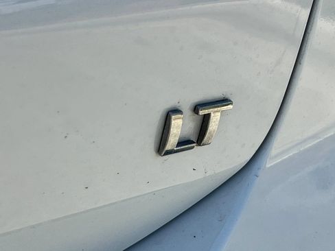 Used 2023 Chevrolet Equinox LT FWD image 39