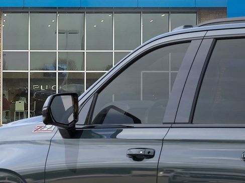 New 2026 Chevrolet Suburban Z71 image 12