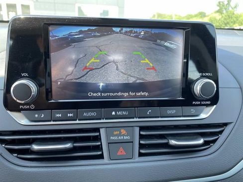 Used 2024 Nissan Altima 2.5 S FWD image 11