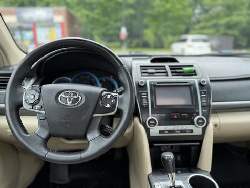 Used 2012 Toyota Camry XLE w/ Convenience Pkg FWD image 11