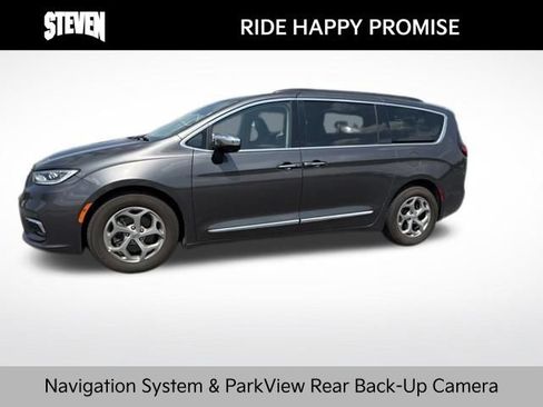 Used 2023 Chrysler Pacifica Limited FWD image 2