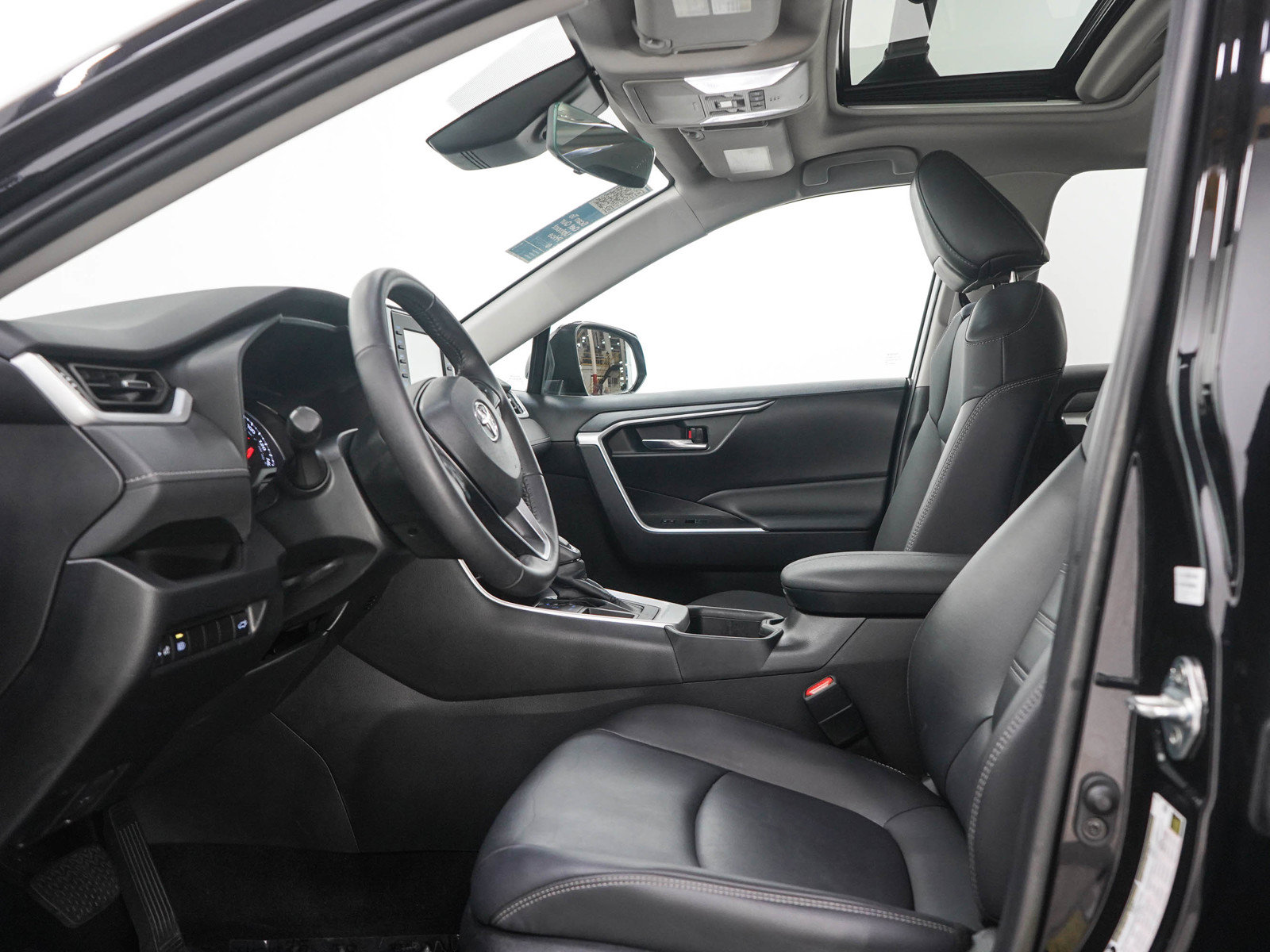 Used 2022 Toyota RAV4 XLE Premium FWD image 23