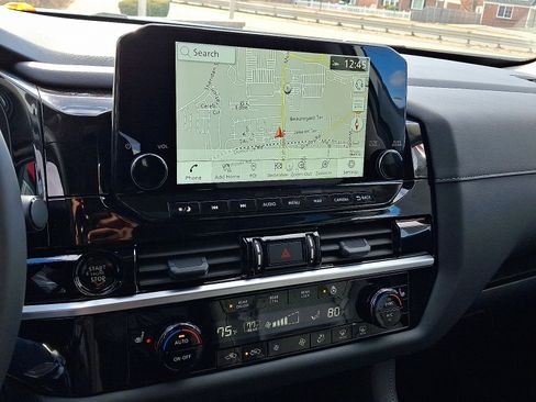 New 2025 Nissan Pathfinder SL image 11