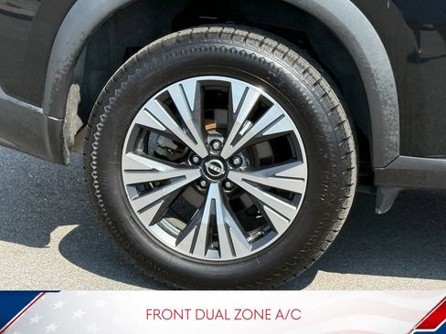 Used 2023 Nissan Rogue SV FWD image 3