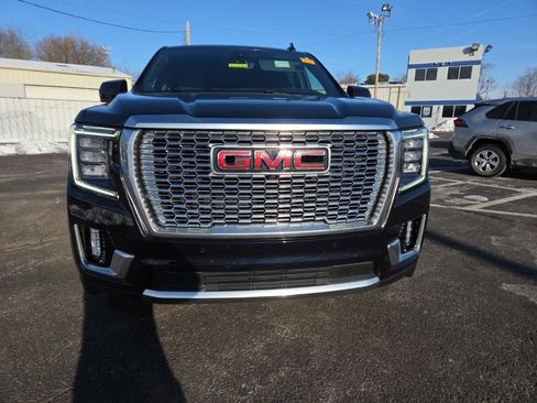 Used 2021 GMC Yukon XL Denali w/ Denali Premium Package image 2