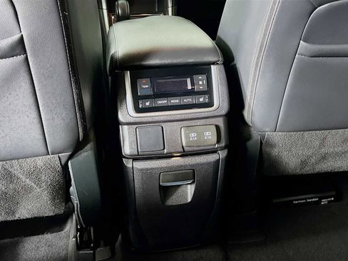 Used 2020 Subaru Ascent Limited w/ Technology Package image 27