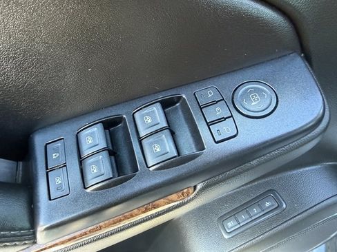 Used 2018 Chevrolet Suburban Premier image 42