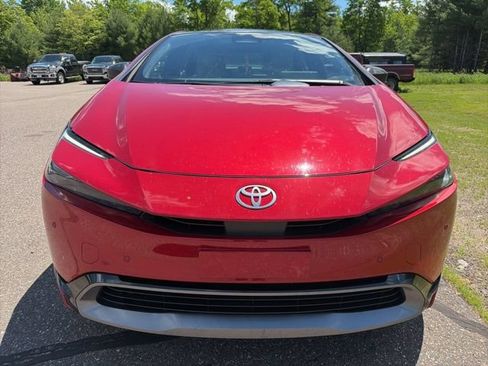 Used 2024 Toyota Prius XLE FWD image 2