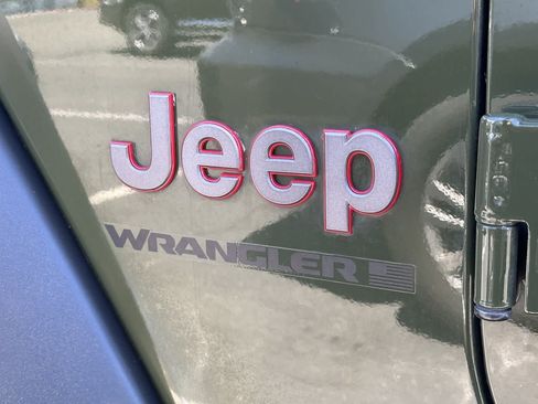 Used 2023 Jeep Wrangler Unlimited Rubicon AWD/4WD image 32