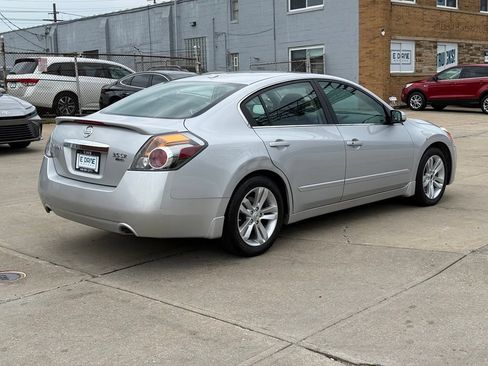 Used 2011 Nissan Altima 3.5 SR w/ 3.5SR Premium Pkg FWD image 6