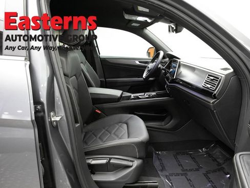 Used 2024 Volkswagen Atlas Cross Sport SE FWD image 21