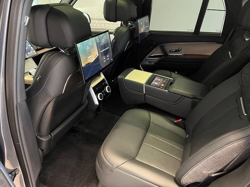 Used 2024 Land Rover Range Rover SV AWD/4WD image 31