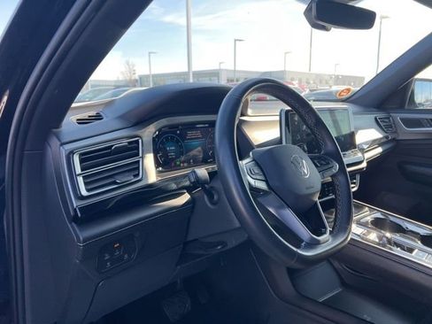 Used 2024 Volkswagen Atlas Cross Sport SE image 9