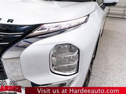 Used 2024 Mitsubishi Outlander SE Black Edition FWD image 8